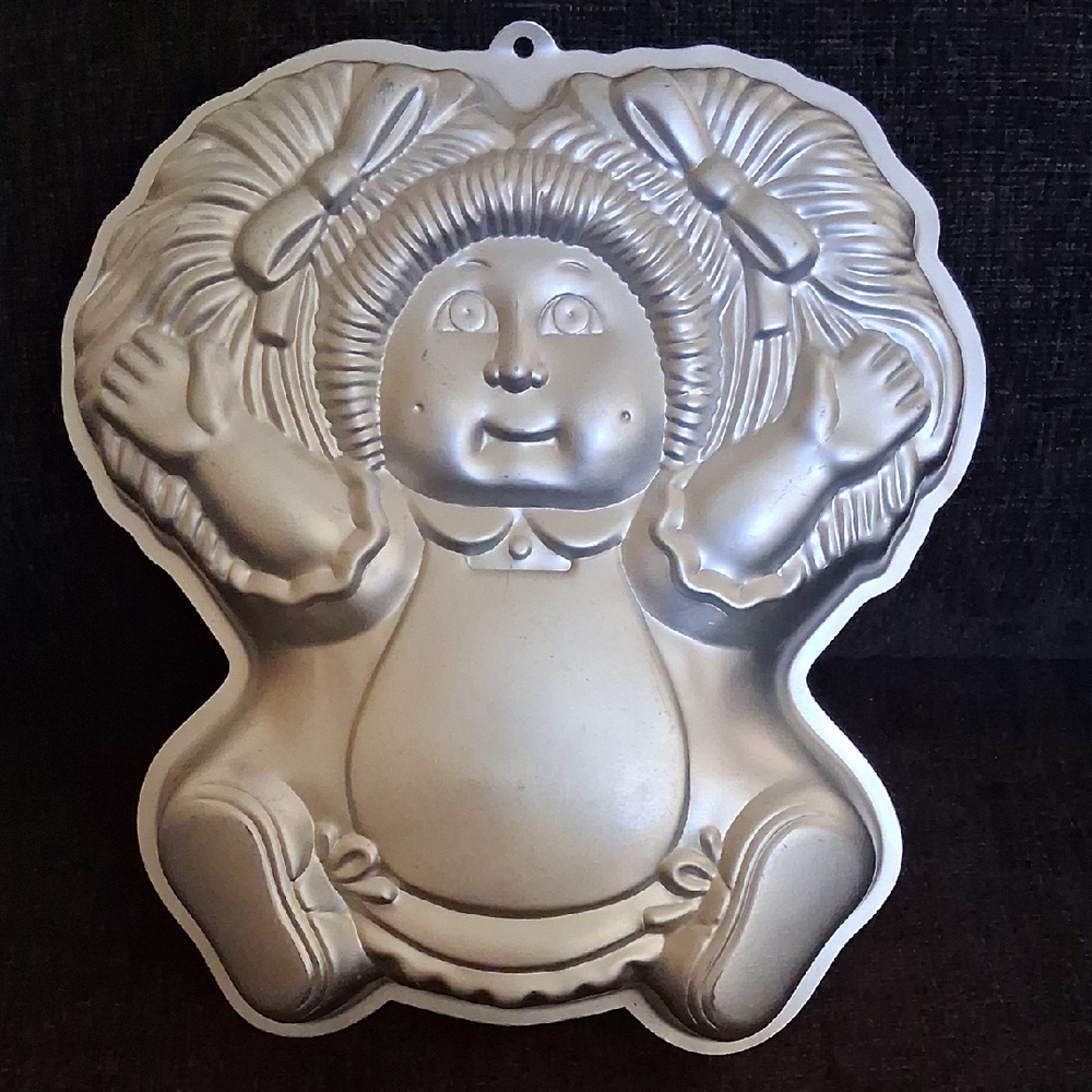 NEW 1984 Cabbage Patch Doll Cake Pan